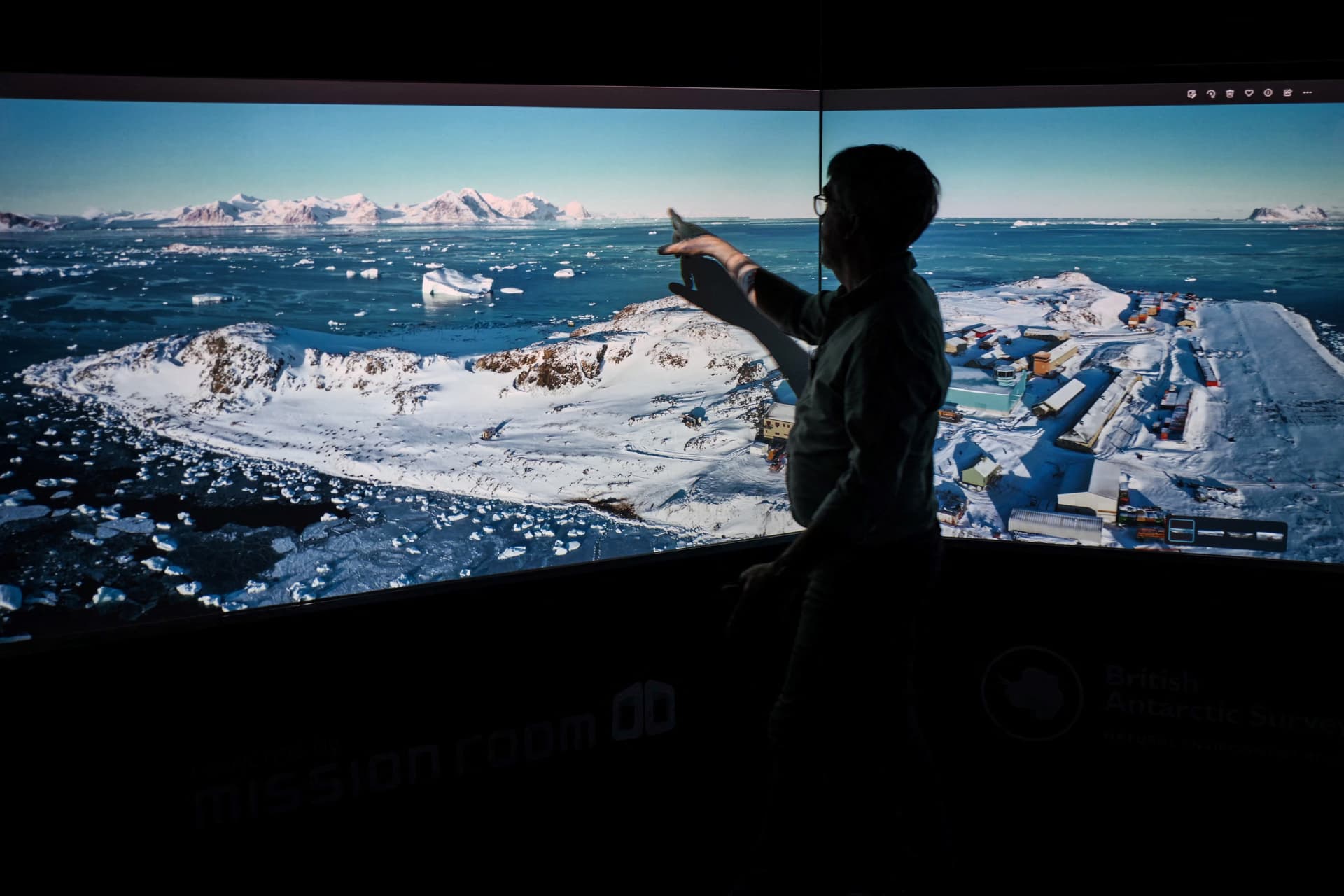 Diving officer, meteorological observer and ocean scientist jobs are now live