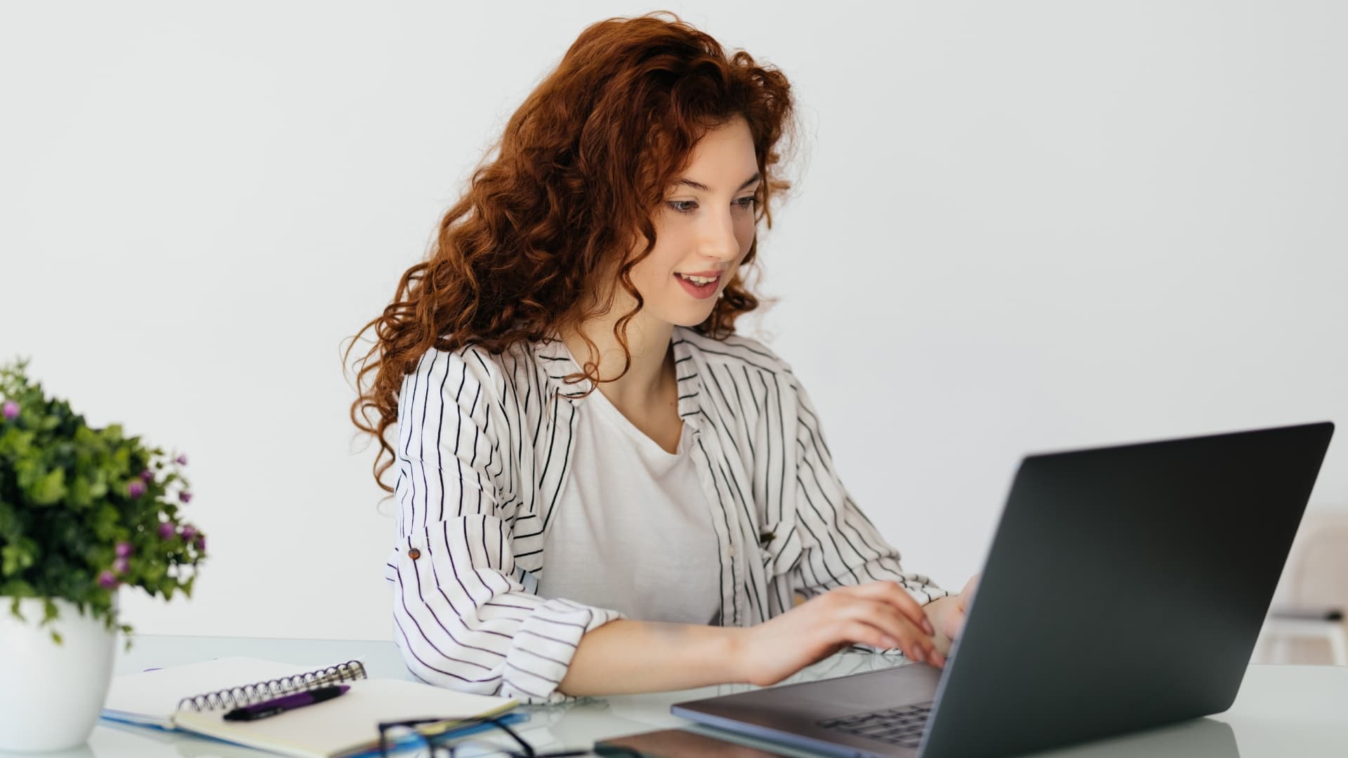 Is Remote Work Holding Women Back? The Hidden Career Costs of Flexibility