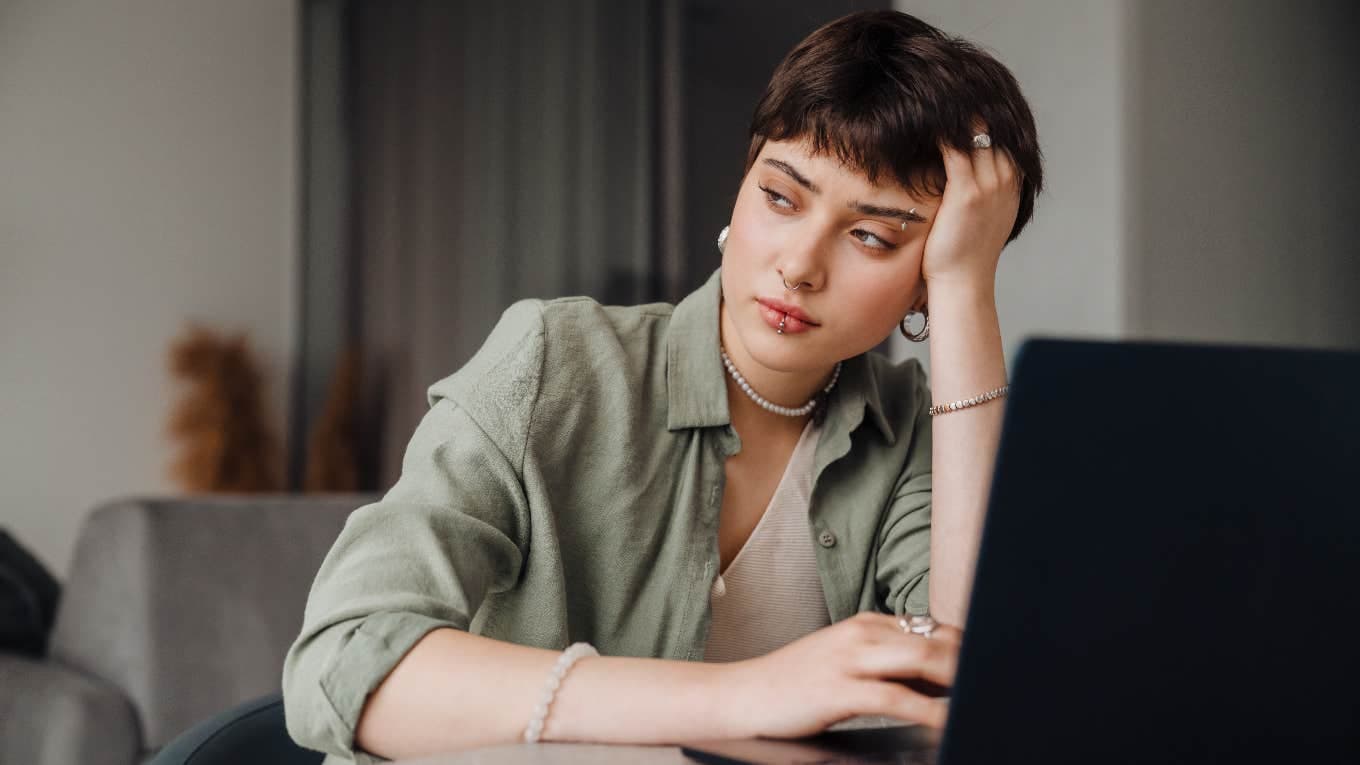 Shocking Survey: 56% of Remote Workers Stay Indoors for Weeks – How to Combat Isolation